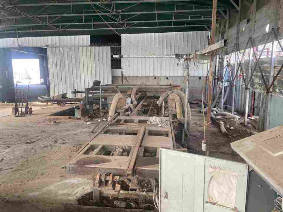 3月16日临沂位于费县上冶镇许家庄村的冷压机一台、热压机一台、锯边机一台、涂胶机一台网络拍卖公告