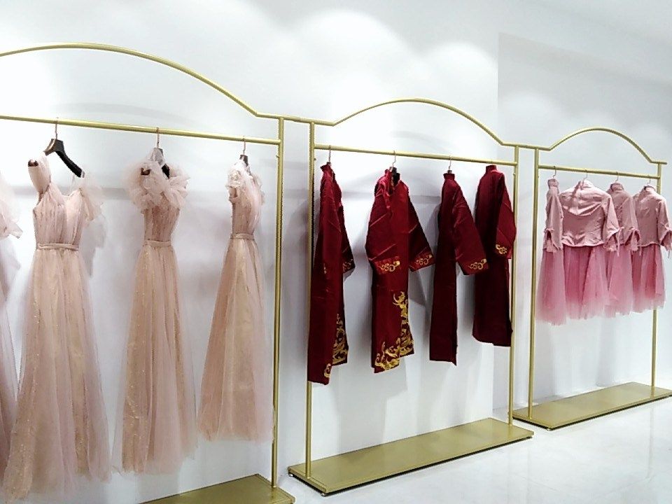 高档婚纱架子拖尾齐地礼服展示架影楼金色落地架中式秀禾服挂衣杆