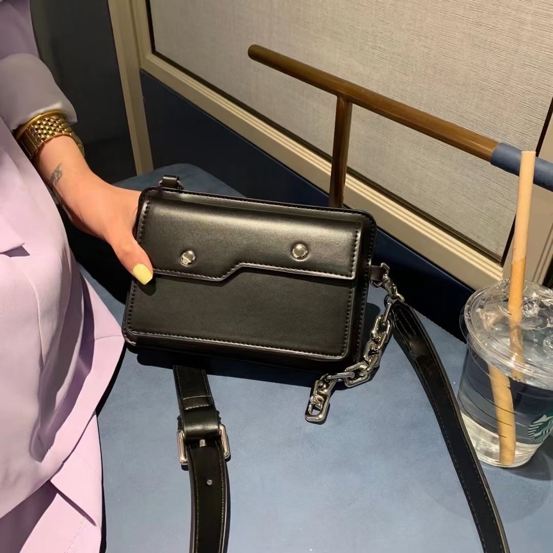 日韩时尚简约腋下包2022新款包包女链条小腰包百搭单肩斜挎小方包