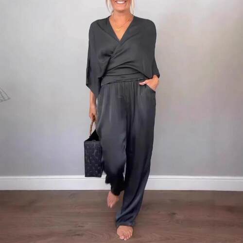 Short sleeved top and pants set for women