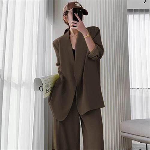 A suit set with a goddess like style and a red imperial