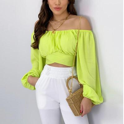Women's top with exposed navel lantern sleeves and a
