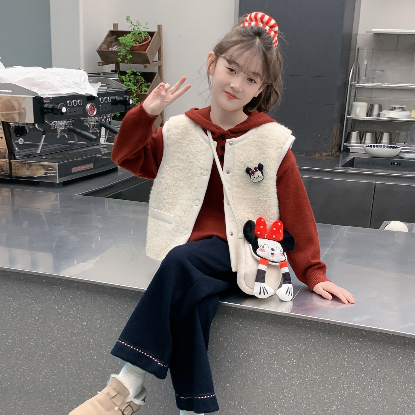 女童秋冬款套装2025新款儿童网红洋气时髦加厚羊羔毛马甲女孩冬装