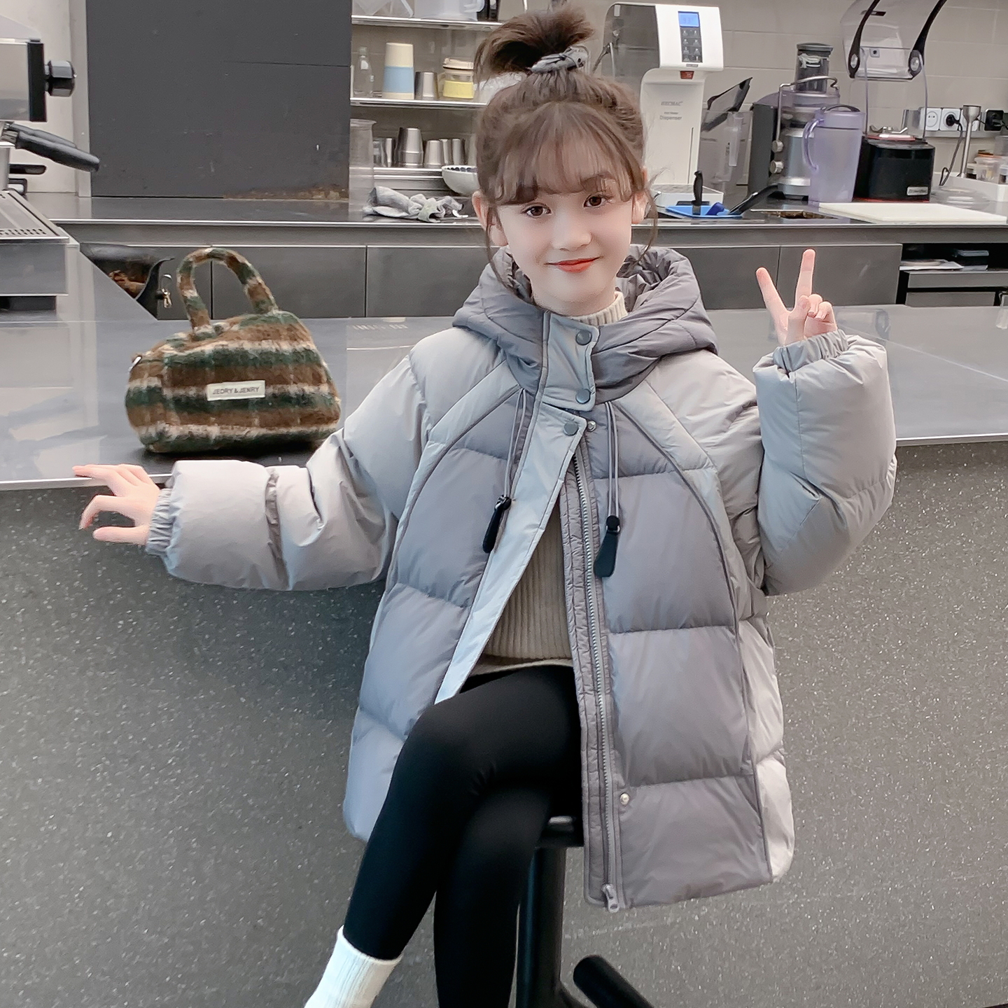 女童羽绒服冬季2025新款儿童网红洋气爆款90白鸭绒女孩冬装外套潮