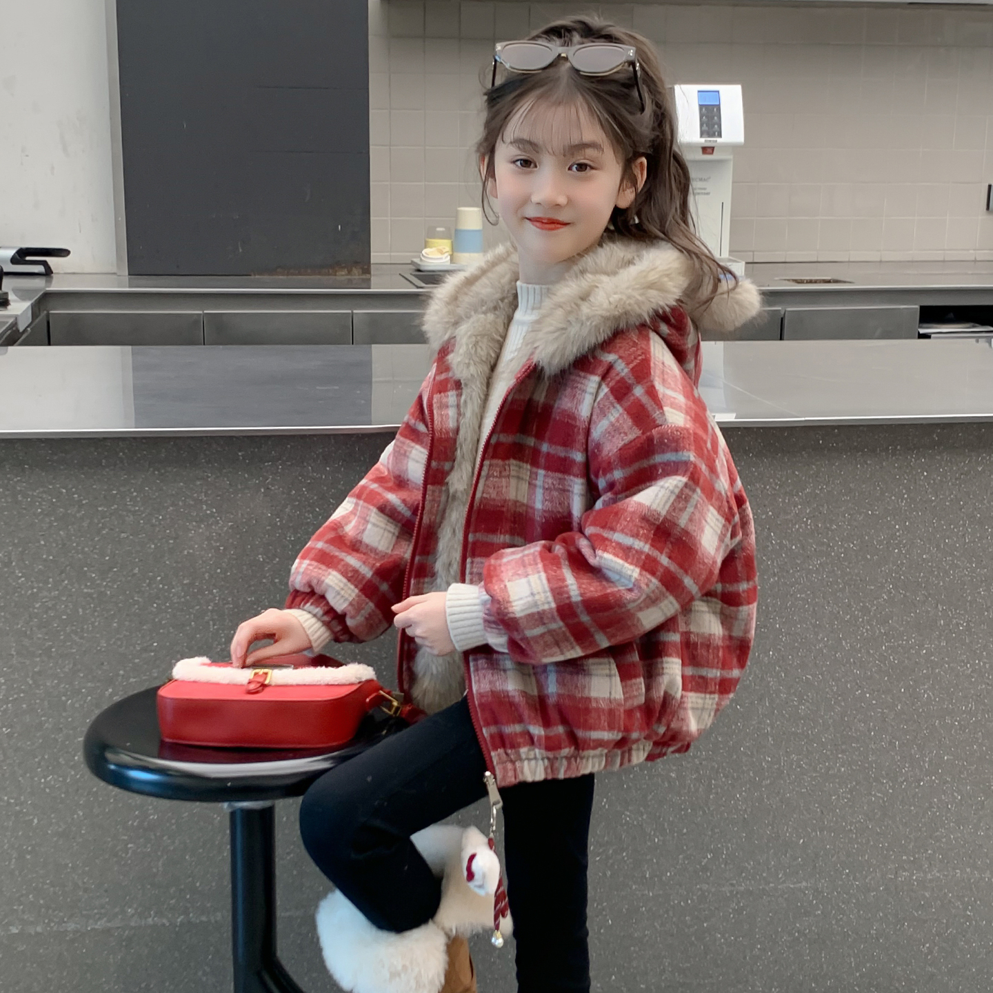 女童外套冬季2025新款儿童网红洋气加厚爆款棉服女孩冬装红色棉袄