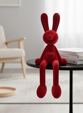 红色拉耳兔毛绒桌面摆件新年礼