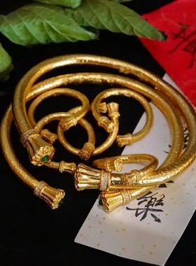 周洋霞凤翎国金錾刻足金宝莲灯手镯