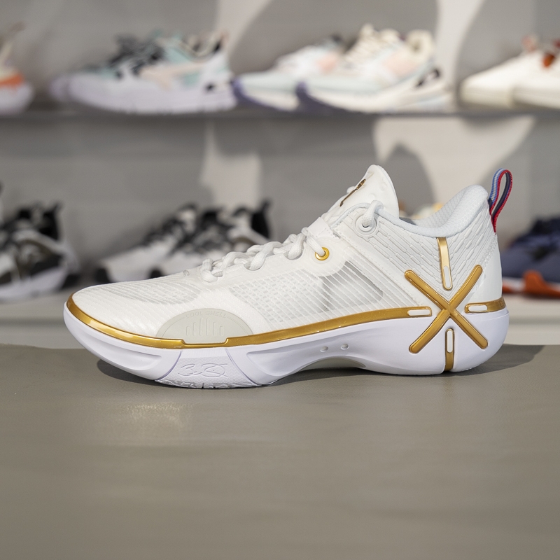 李宁男子减震回弹低帮篮球鞋