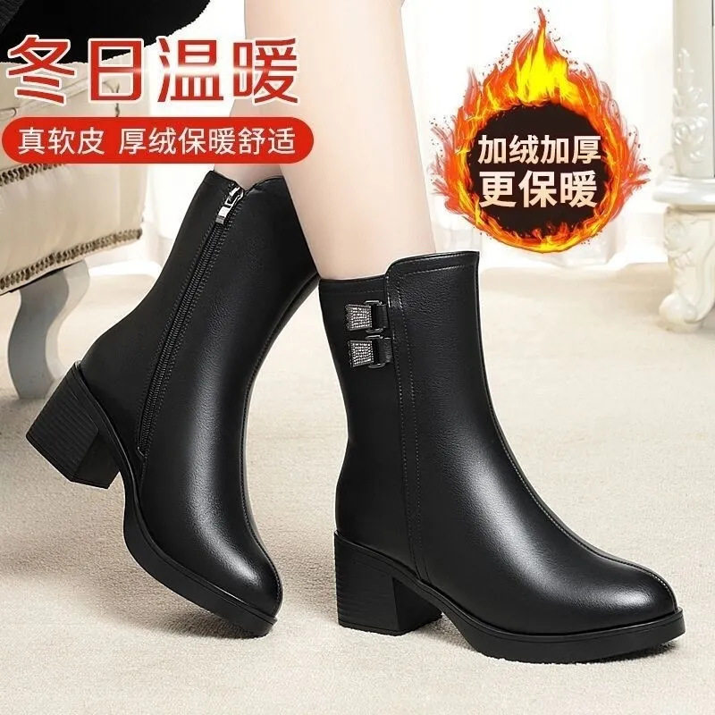 冬季女靴加绒加厚马丁靴中筒保暖马丁靴