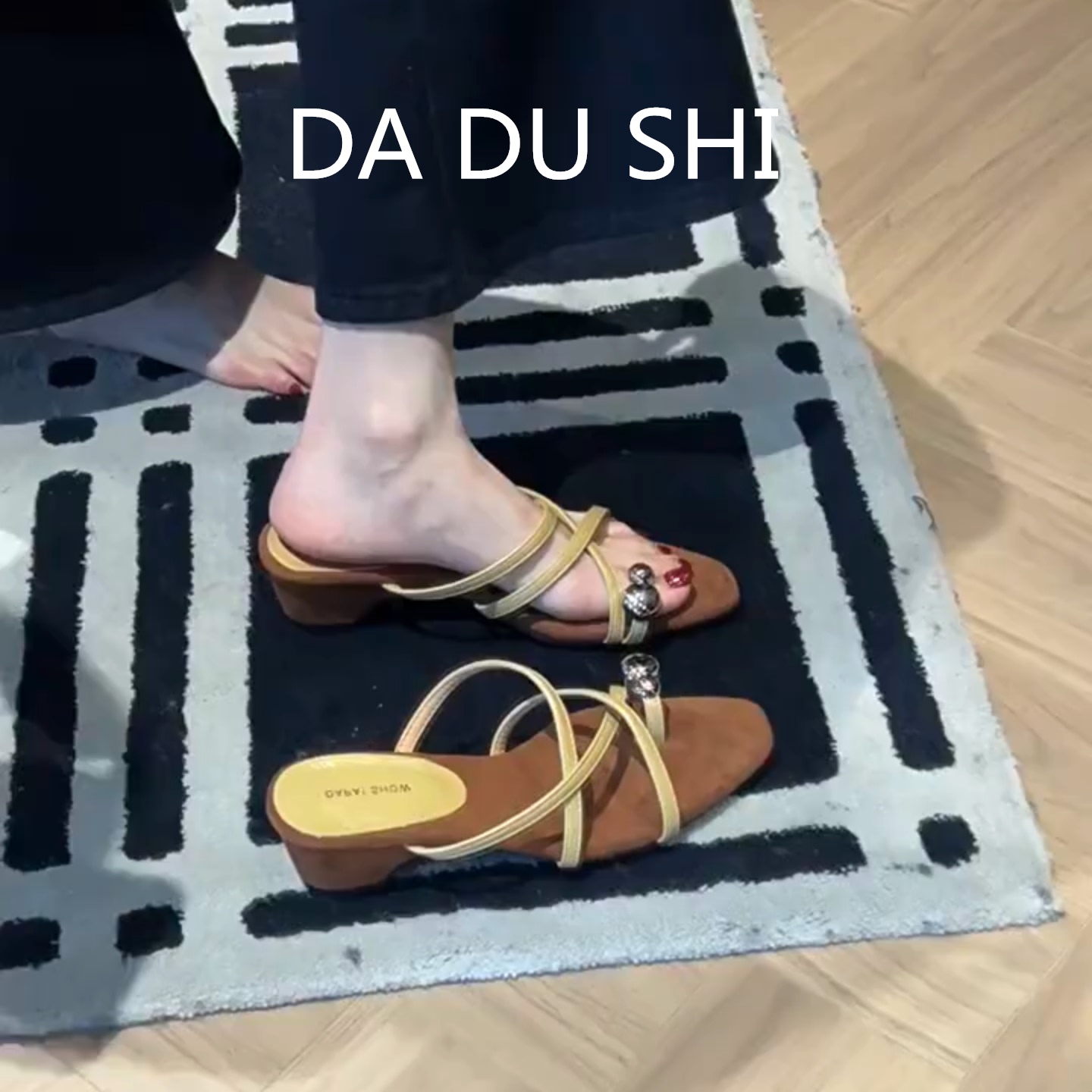 羊皮版-法式复古粗跟露趾
