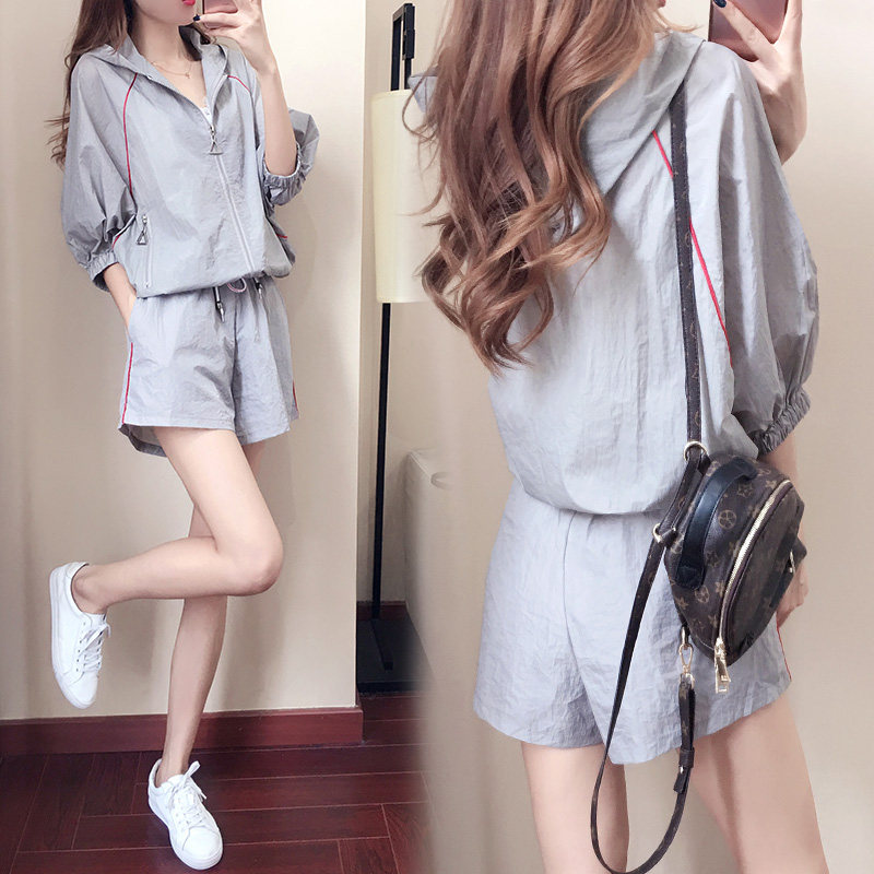 夏季气质运动休闲时尚套装女洋气减龄显瘦宽松短裤防晒服两件套