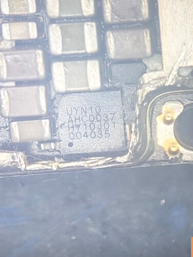 适用华为MATE20/40PRO P30保时捷RS 1879CI显示P9514 UYN10充电IC