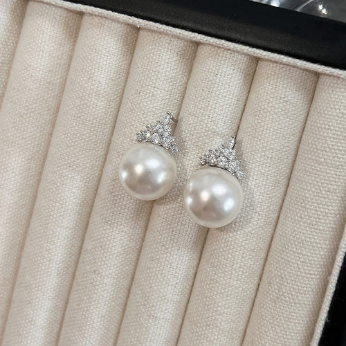 冰雪女王珍珠耳钉澳白镶钻