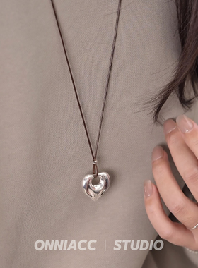 爱心黑绳项链女长款毛衣链配饰纯银秋冬高级感轻奢小众抽拉可调节