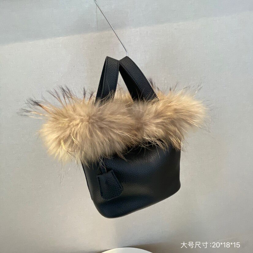 包包女2025新品韩国网红撞色复古毛毛水桶包子母包手提单肩斜挎包