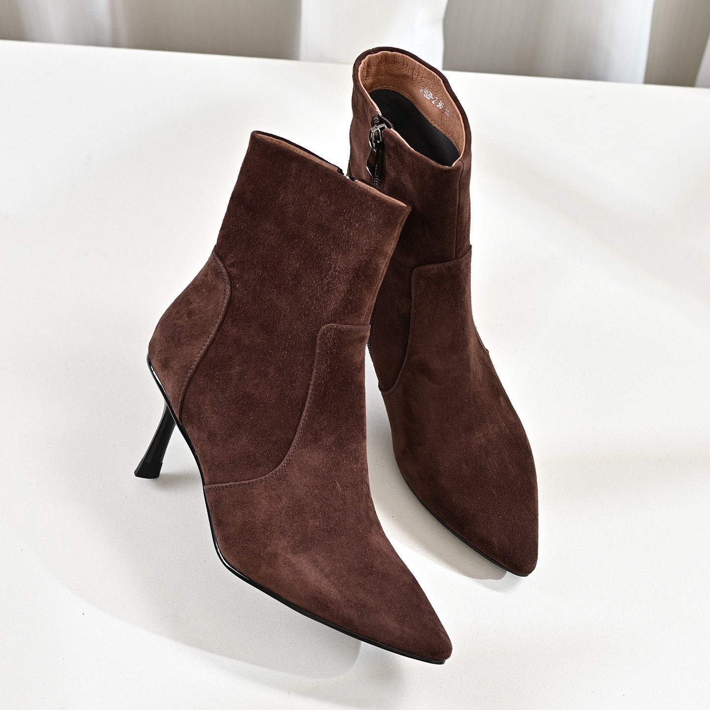 步享棕色7cm羊皮短靴女韩版尖头