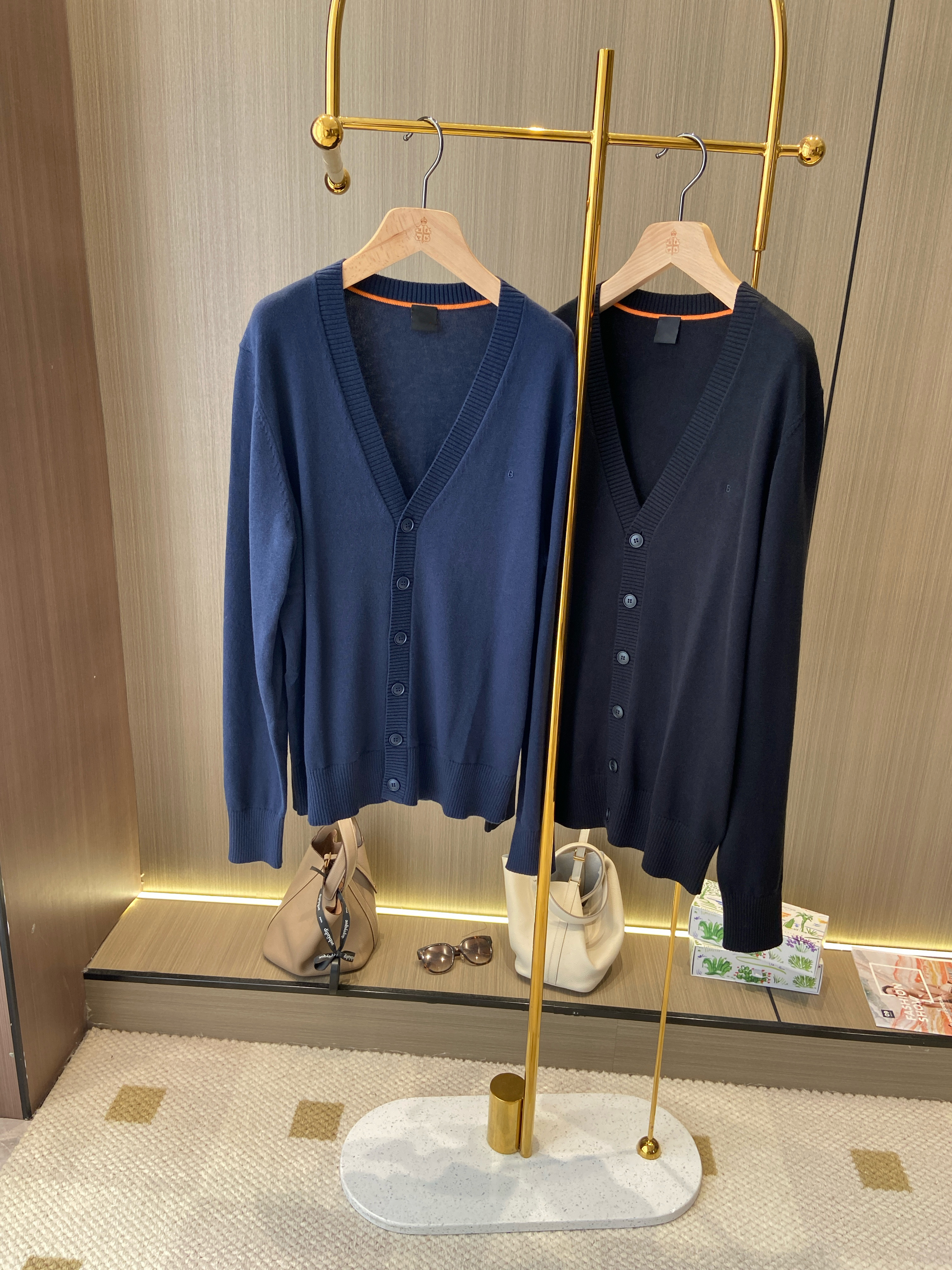 高品质男女同款刺绣徽标羊毛混纺常规基础版针织开衫纯色外套上衣