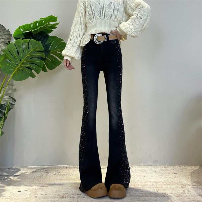 迪否2026春秋新款加绒高腰侧烫钻微喇裤显瘦磨白不贴腿牛仔裤