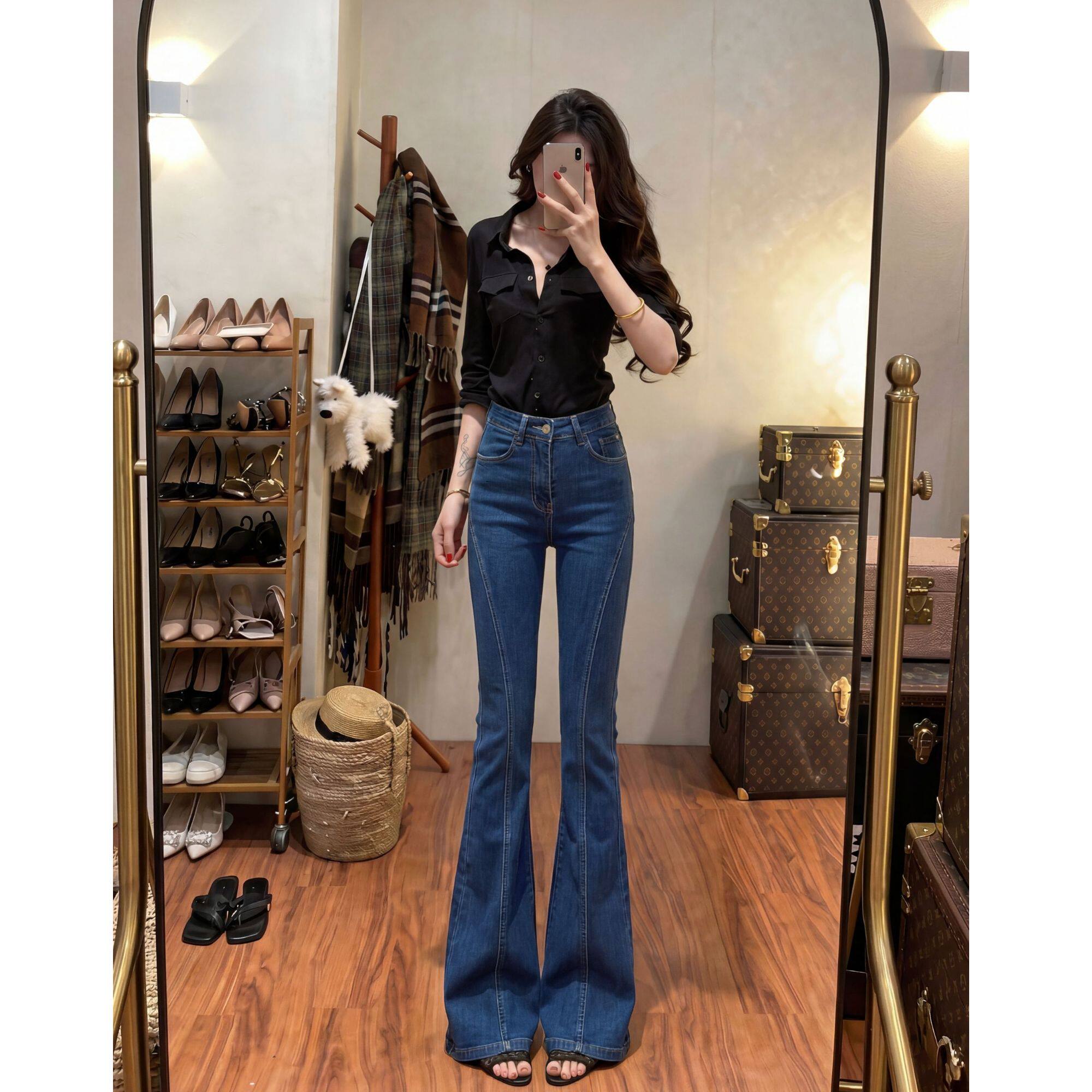 弹性修身喇叭裤提臀显瘦2026春季新款微喇牛仔裤网红炸街通勤穿搭