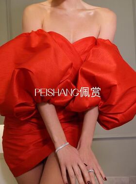佩赏红色手套礼服拍照手袖