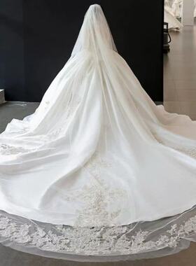 白色蕾丝花边大拖尾婚纱礼服头纱