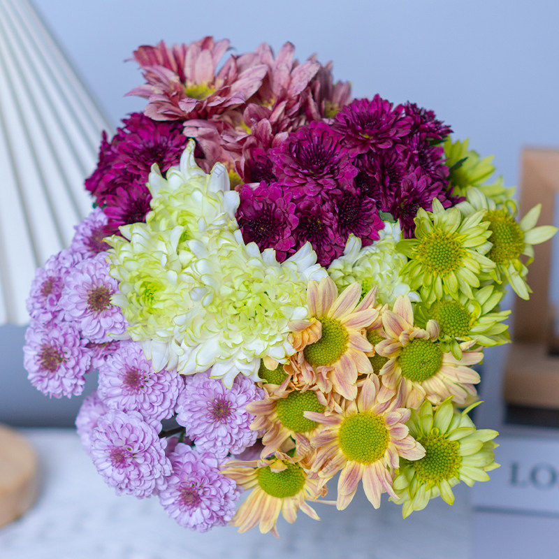 粉玫瑰10枝+百合+小雏菊+配草1扎云南昆明基地直发鲜切花