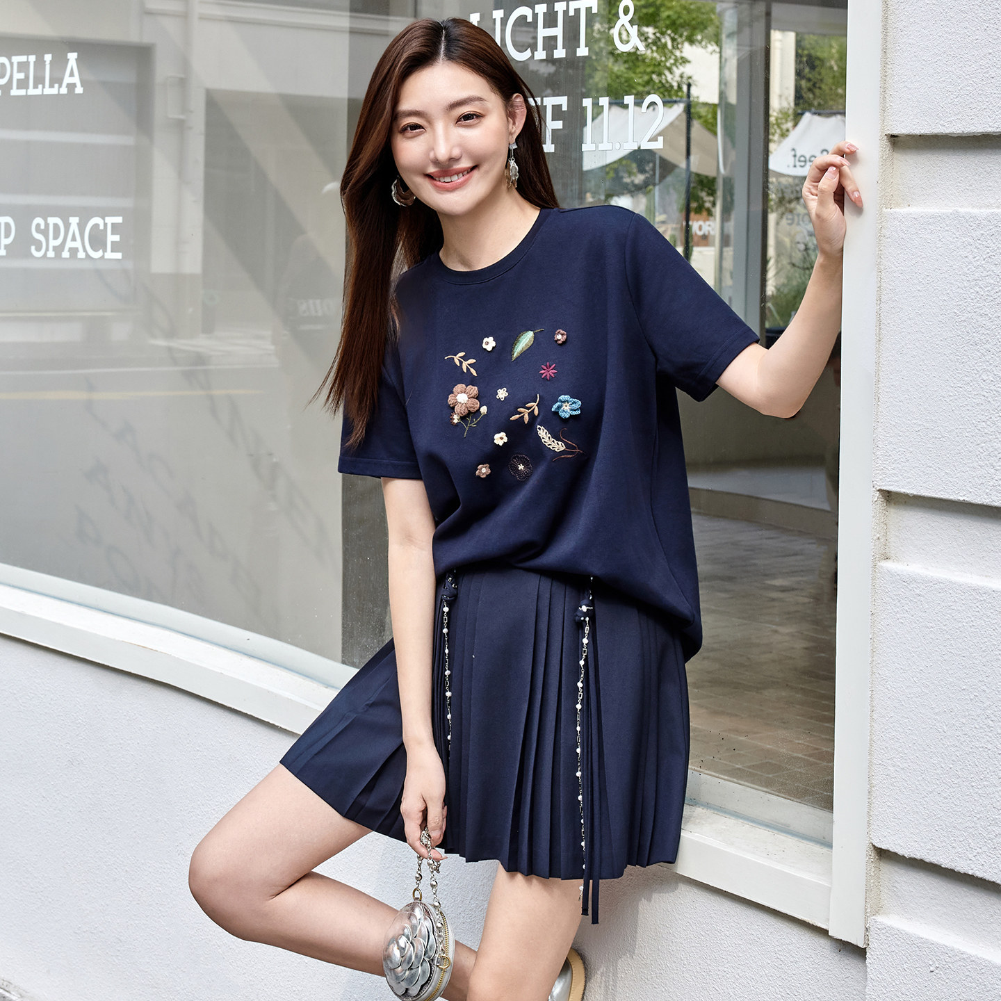 立体刺绣花朵设计短袖T恤上衣女