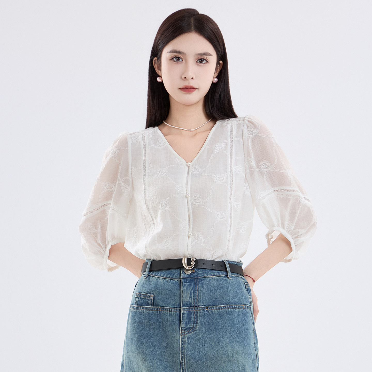 芭依璐2026夏季新款宽松衬衫v领五分袖透气法式设计感小众白上衣