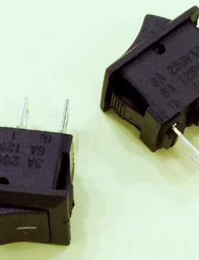 KCD11-102 3脚 船形开关 10x15mm 黑色（1个）