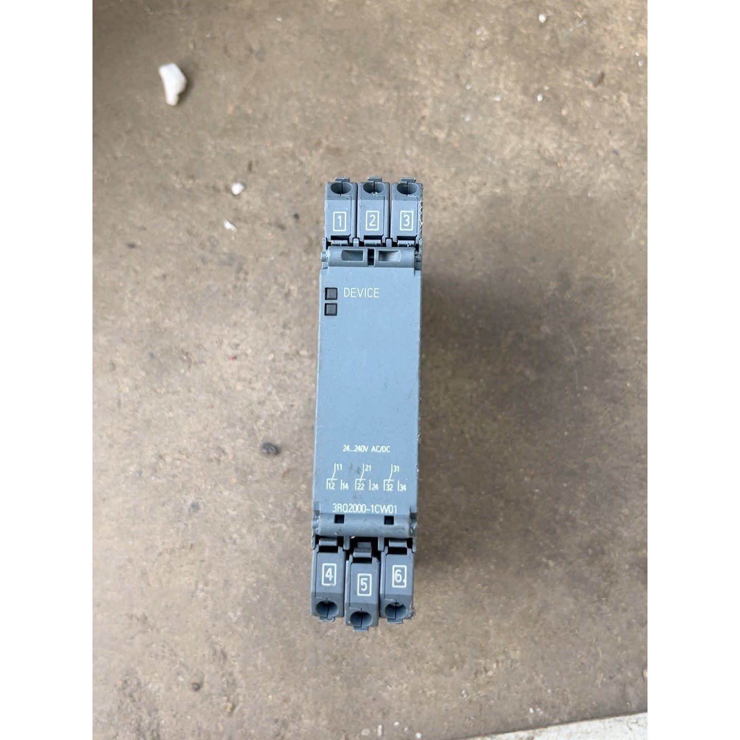 3RQ2000-1CW01 继电器 功能正常 实图拍摄