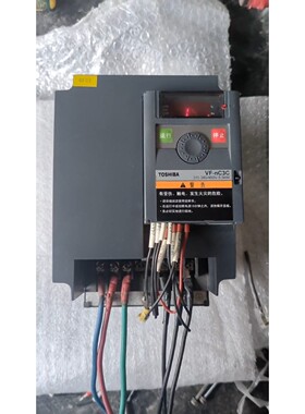 东芝变频器型号VFNC3C-4055P,功率5.5千瓦,实图