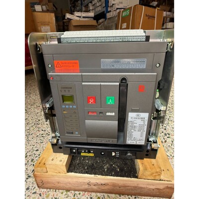 常熟框架断路器CW3-4000抽屉式,4000A,全新.来自