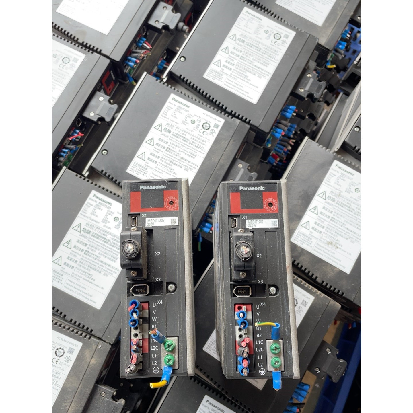 伺服驱动器MBDJT2207,a4 200W 单相交流电