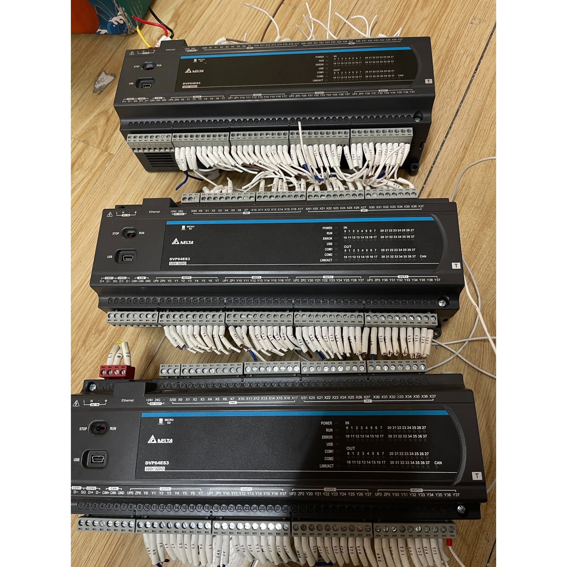 台达plc,DVP64ES300T,23年日期新鲜,成色几乎