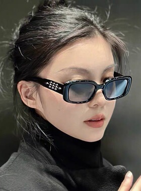个性黑色方形铆钉墨镜女科技感配饰太阳镜高级感欧美时尚网红眼镜