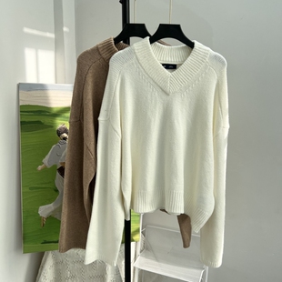 穿搭很抬气！G家V领针织女纯白毛衣套头上衣打底衫宽松休闲版型