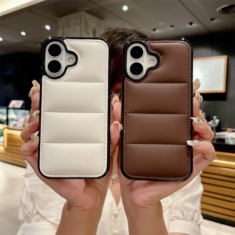 适用13pro11Pro秋摔壳简约15防暖手充棉纯色羽绒服孔手保iPhone16promax冬季护套12软壳大机壳新款立体苹果14