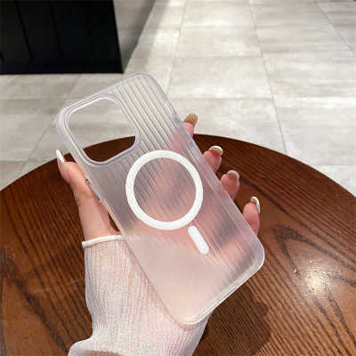 手机软壳内置磁吸充电苹果15肤感