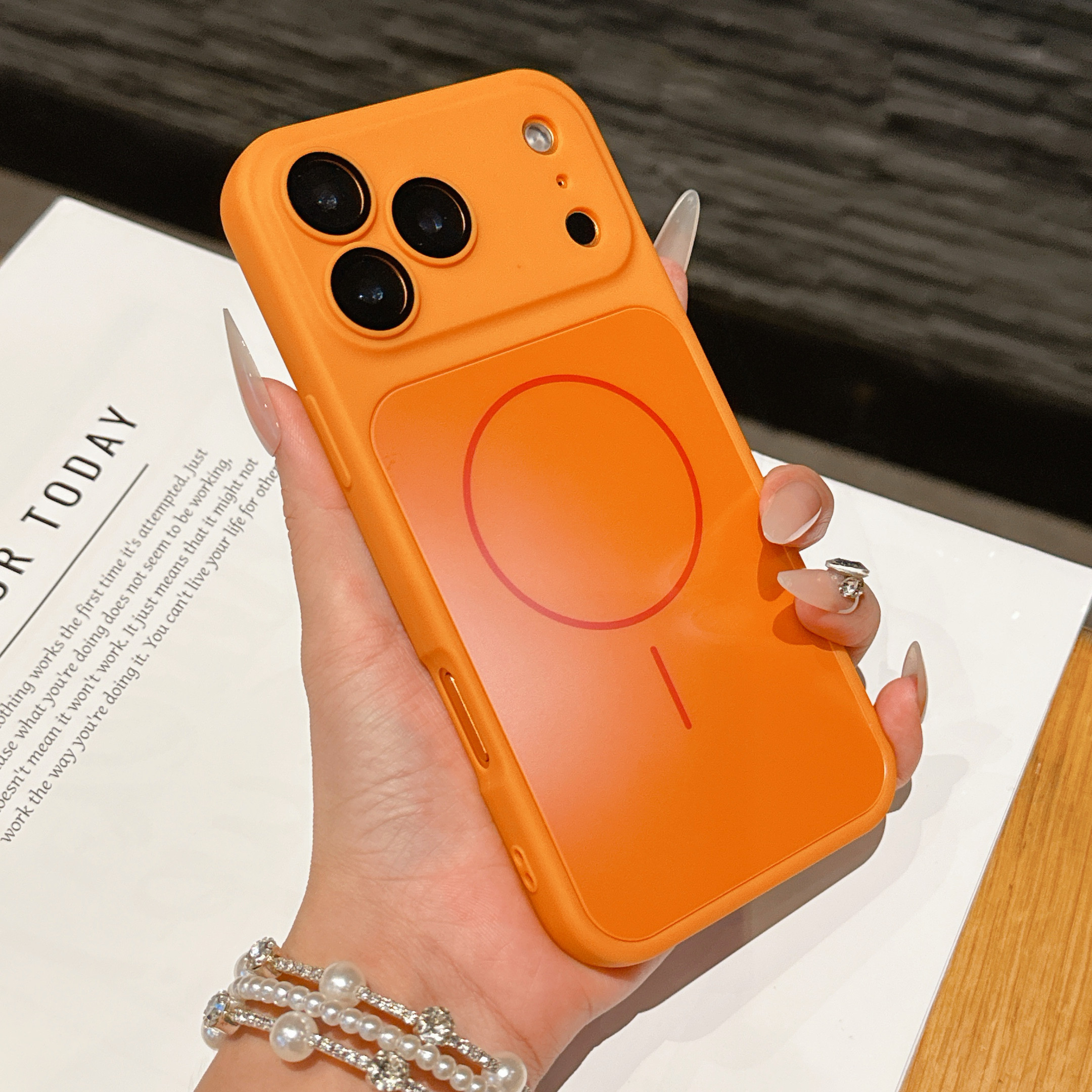 iPhone17Promax细圈磁吸防摔壳