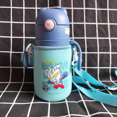 杯具熊儿童斜跨卡通风防摔水壶套