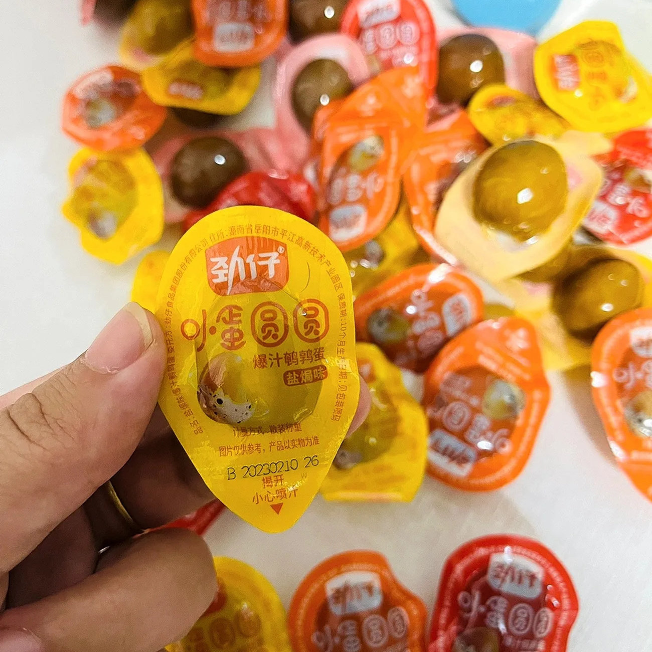 劲仔爆汁鹌鹑蛋无壳卤蛋零食休闲小吃即食香辣盐焗熟铁蛋小包便宜