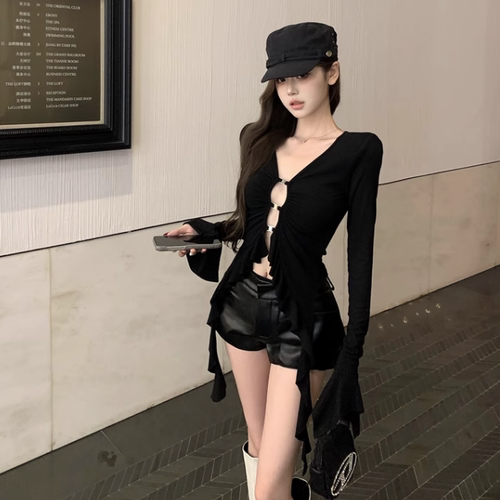 纯欲性感v领镂空长袖T恤女春季不规则木耳边修身短款黑色内搭上衣