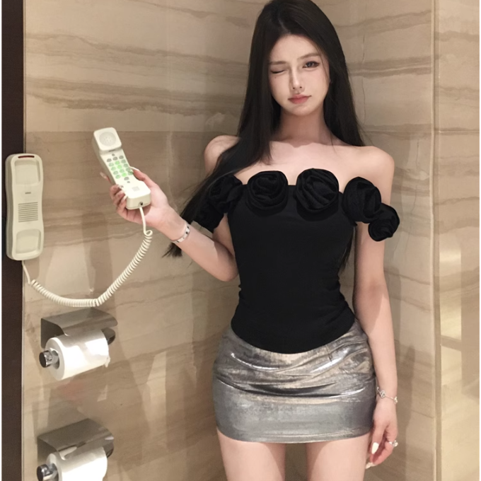 立体红色花朵抹胸绝美一字肩上衣女夏季新款修身显瘦辣妹纯欲T恤