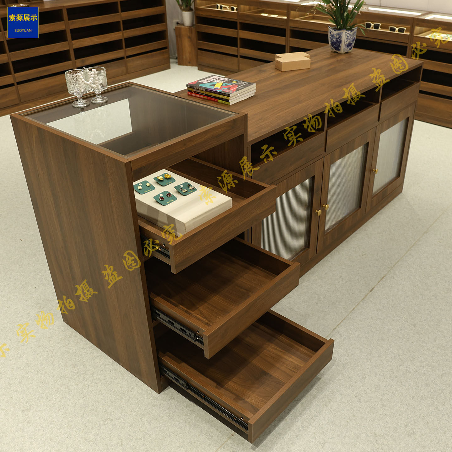 索源 服装内衣店 精品集合店 饰品店中岛台展示柜摆台货架陈列柜