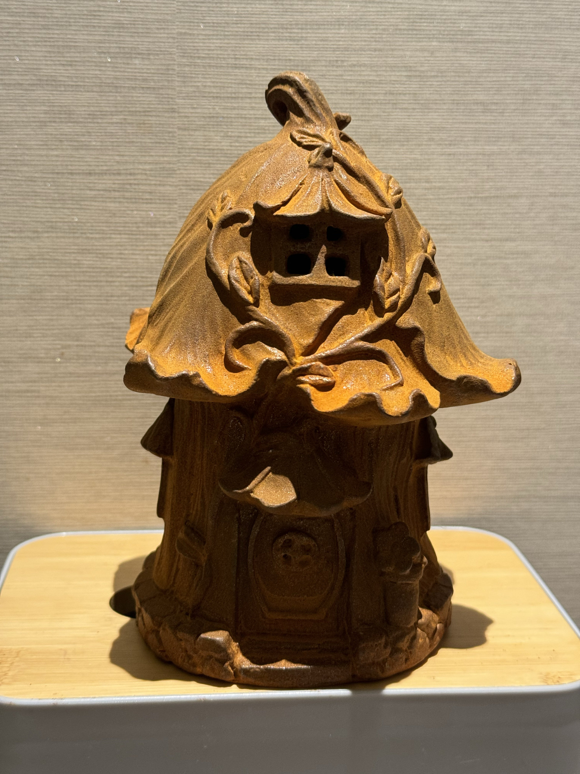 铸铁蘑菇屋摆件图片