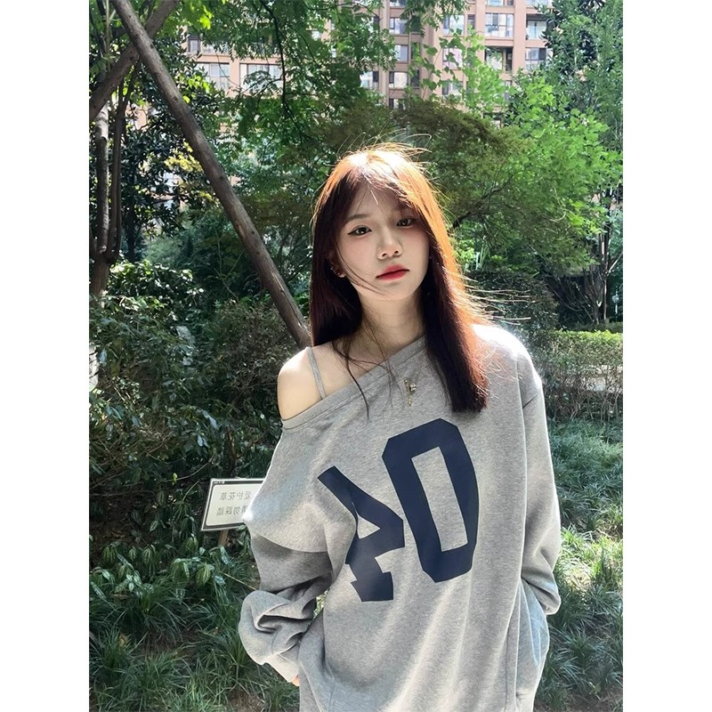 甜酷辣妹灰色露肩斜肩卫衣女春秋