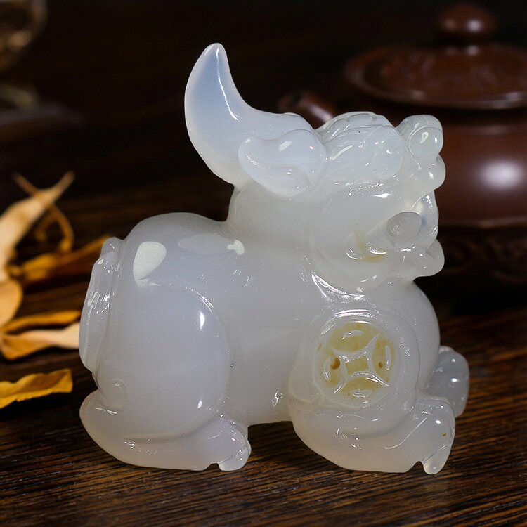 天然原矿玛瑙貔貅把玩件小摆件