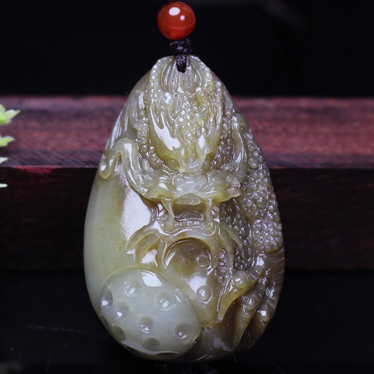 天然新疆和田玉糖玉盘龙挂件