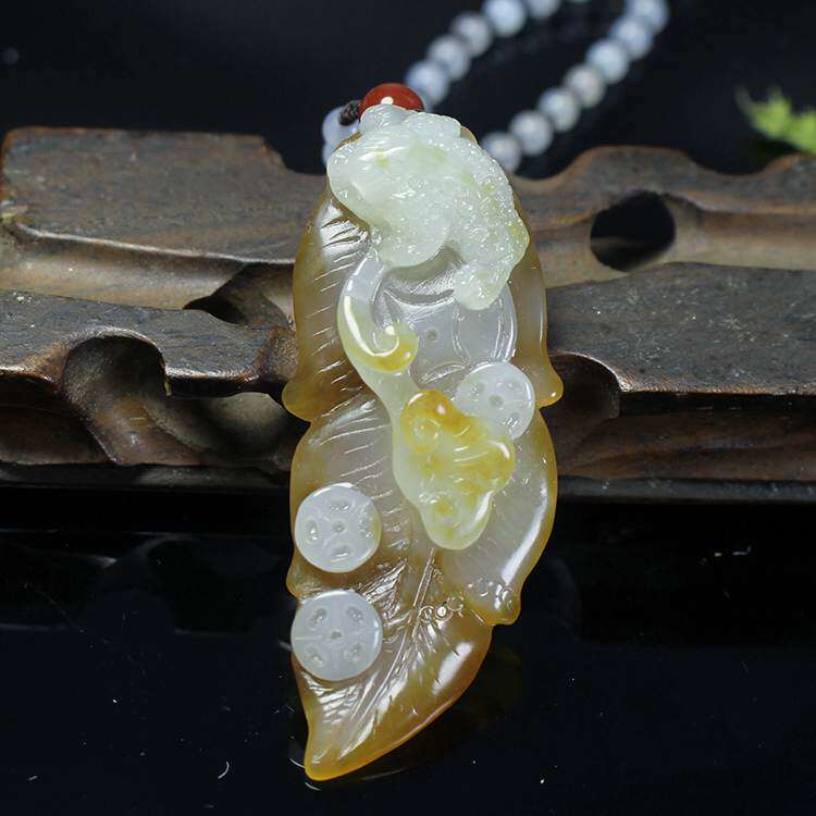 天然新疆和田玉一夜有财玉金蟾吊