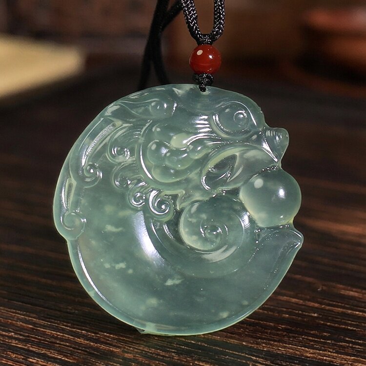 天然冰种岫玉仿古龙鱼挂件